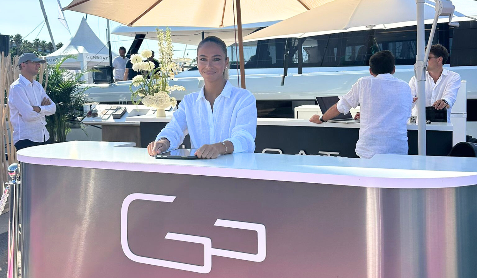 agence-bonjour-Hostess-agency-Cannes-Yachting-Festival
